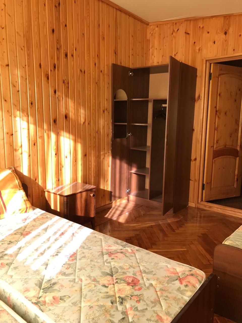 Гостевой Дом С Садом Gagra Exterior foto